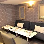 Hotel Confort 13 (adults Only)