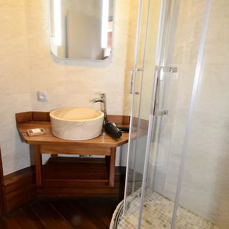 Hotel Confort 13 (adults Only) 3*